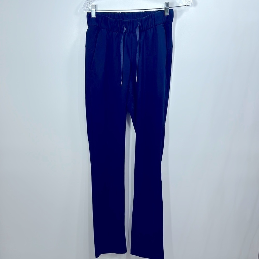 Lululemon on the fly blue pants size 2.